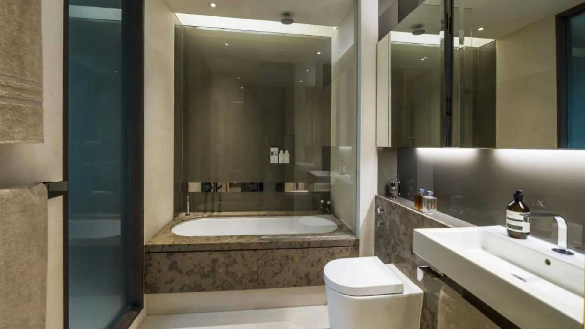 Subpenthouse Sleeps 6, Stunning Views Of Tower Bridge! Apartment London